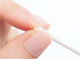 Blend along a narrower line by pinching the cotton swab into a flat shape.