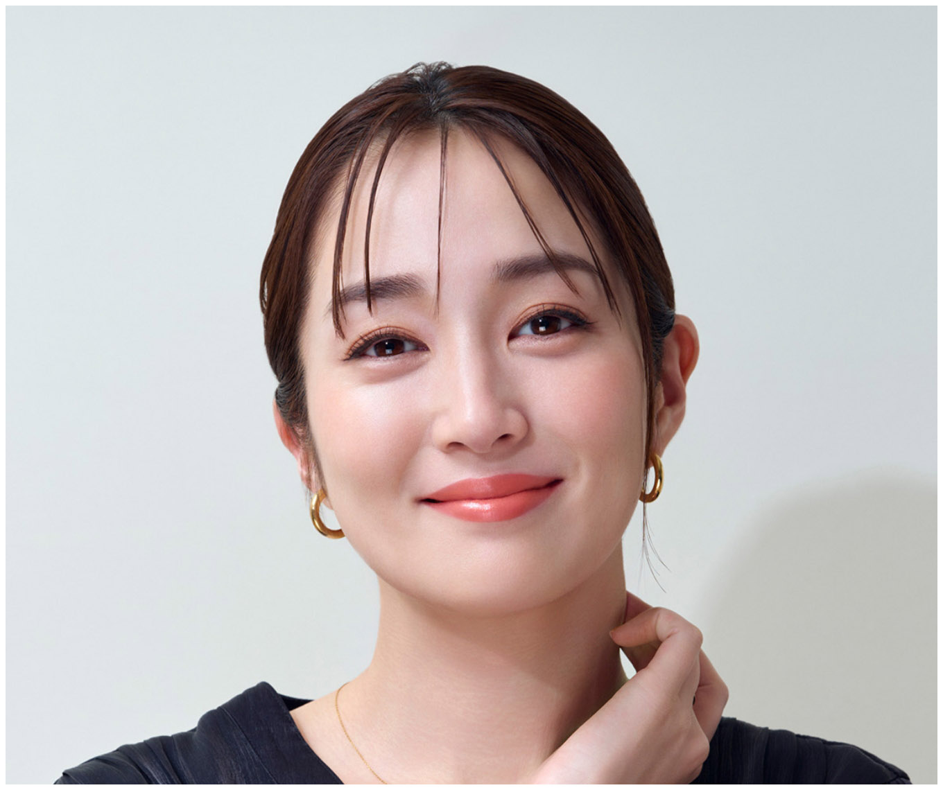 セミグロスタイプ 高梨臨さん塗布ビジュアル