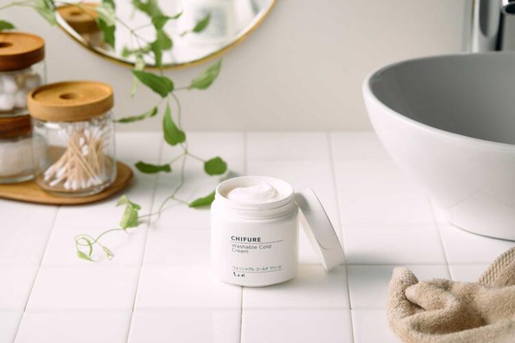 フェースマッサージを身近に。5分間で自然な血色感を取り戻す！